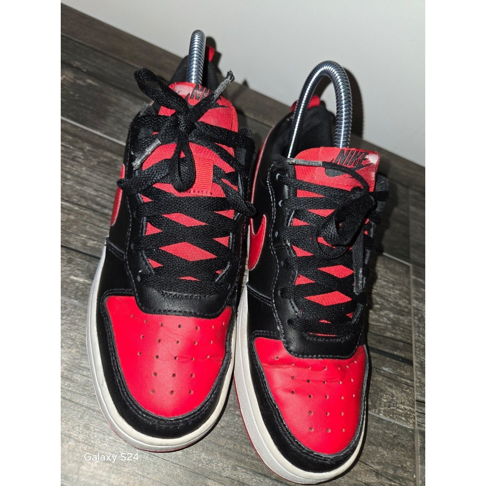 Nike Court Borough Low 2 GS Youth Size 5Y/ 6.5 Women.  E-13